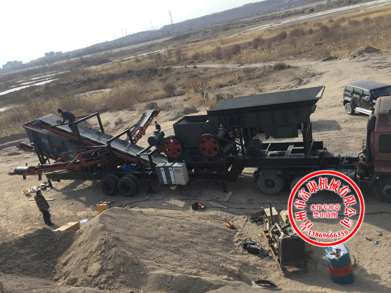 移動(dòng)顎式破碎機(jī)生產(chǎn)安裝現(xiàn)場(chǎng)